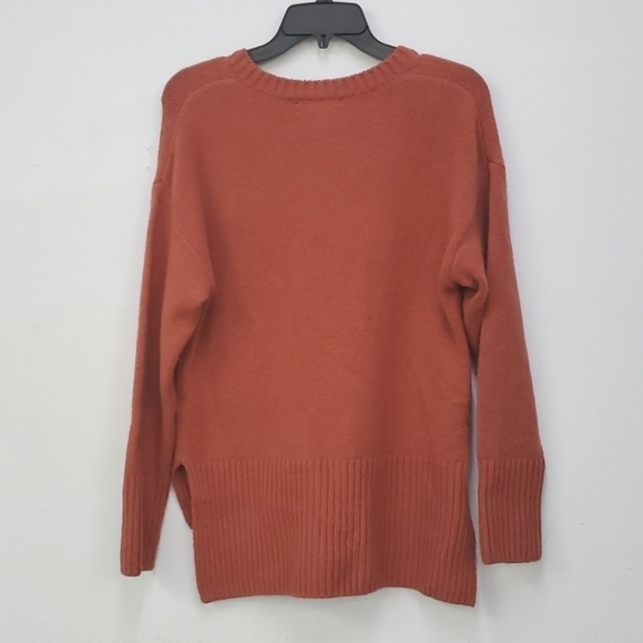 NEW Treasure & Bond High/Low V-Neck Sweater in Rust Marsala, Size X-Small - Picture 6 of 6
